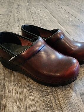 Dansko Women's Burgundy Leather Clog Mule Slip On Size 37